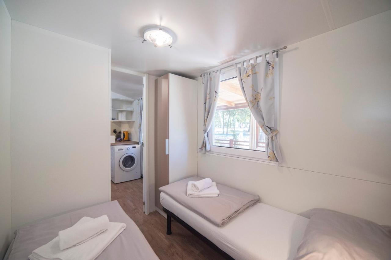 Mobile Home Cube, 3 Bedrooms, Free Parking, Wifi Biograd Na Moru Dış mekan fotoğraf