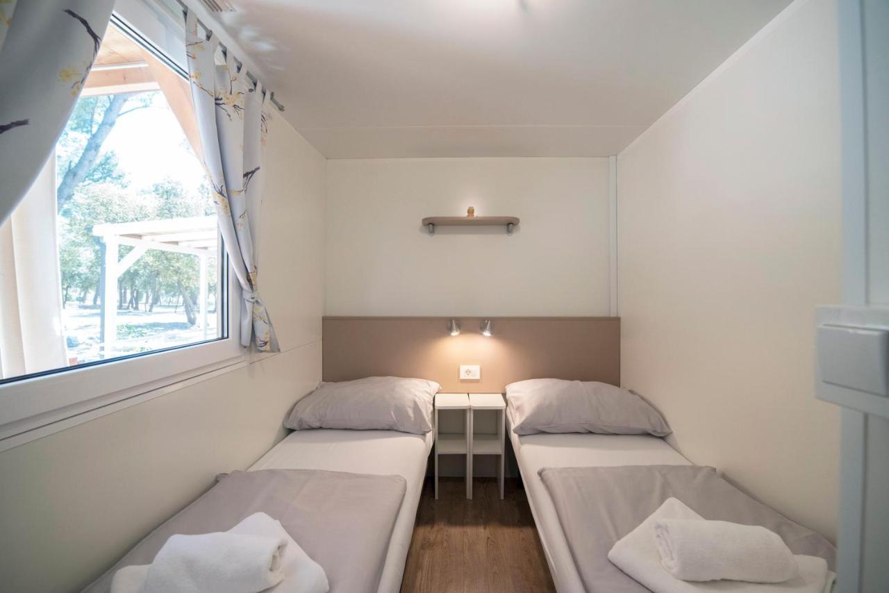 Mobile Home Cube, 3 Bedrooms, Free Parking, Wifi Biograd Na Moru Dış mekan fotoğraf