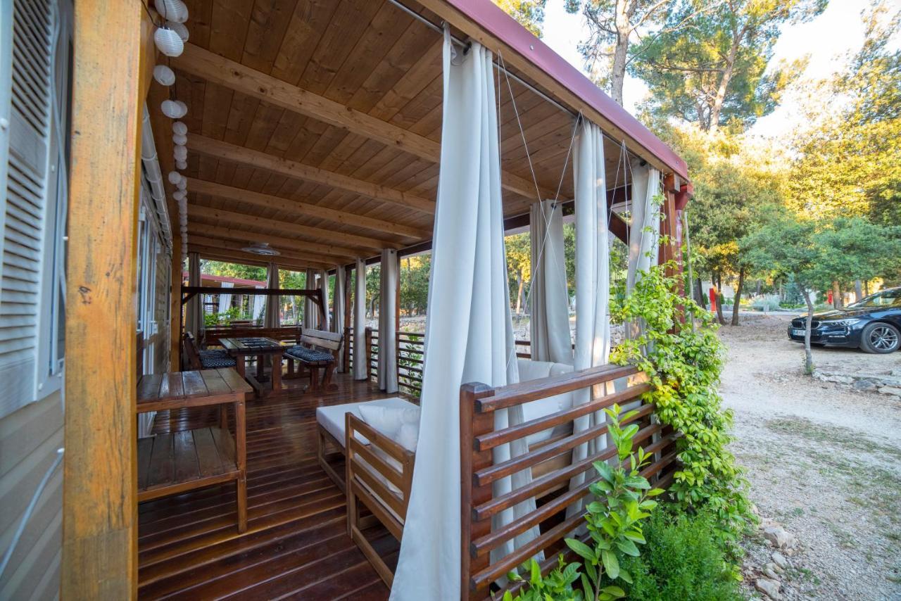 Mobile Home Cube, 3 Bedrooms, Free Parking, Wifi Biograd Na Moru Dış mekan fotoğraf